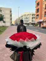 501 Red Roses Bouquet - Image 2